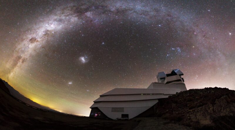 La Voie Lactée au dessus de l'observatoire Vera C. Rubin